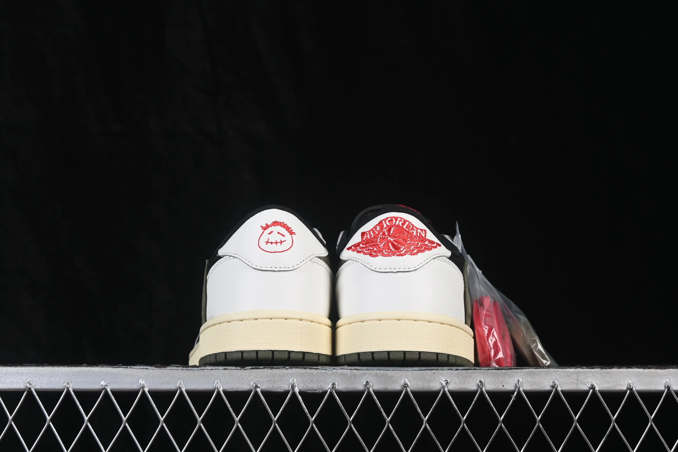 All categories Air Jordan Jordan series basketball shoes Air Jordan 1 Low ZG version Travis Scott x Air Jordan 1 Low OG AJ1 Joe 1 undercut low top full head layer DZ4137-106